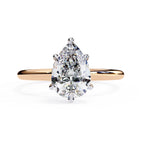 Elegant Central Stone Ring with Shimmering Side Diamonds