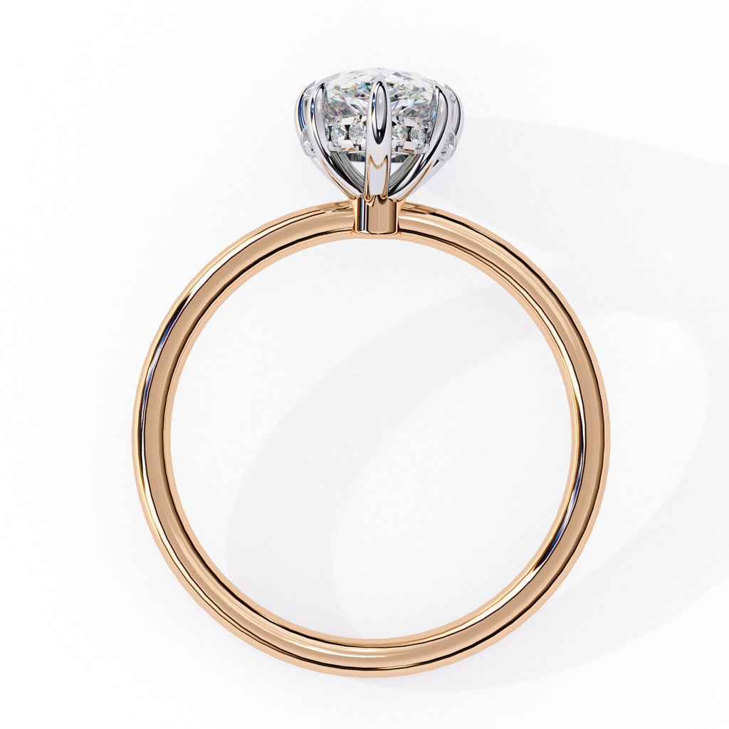 Elegant Central Stone Ring with Shimmering Side Diamonds