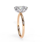 Elegant Central Stone Ring with Shimmering Side Diamonds