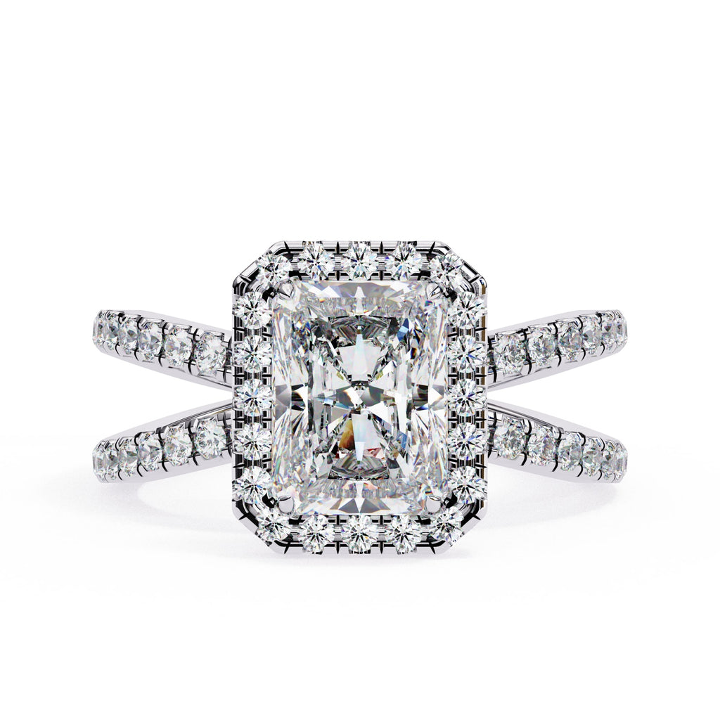 Elegant Central Stone Diamond Ring with Radiant Side Accents