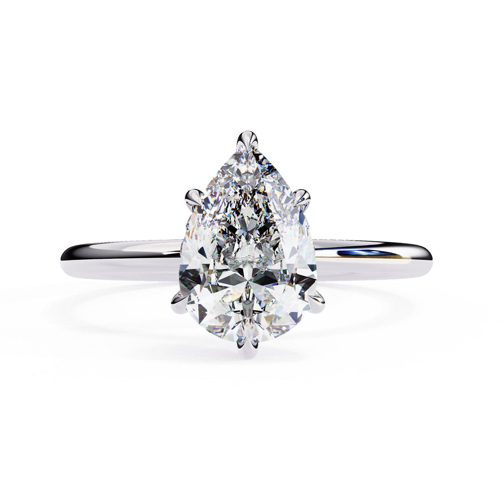 Elegant Central Stone Ring with Shimmering Side Diamonds