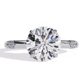 Exquisite VVS1 Diamond Central Stone Ring with Brilliant Side Accents