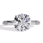 Exquisite VVS1 Diamond Central Stone Ring with Brilliant Side Accents