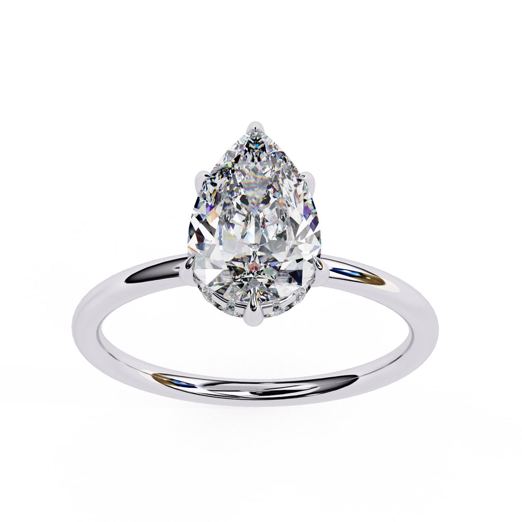 Elegant Central Stone Ring with Shimmering Side Diamonds