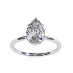 Elegant Central Stone Ring with Shimmering Side Diamonds