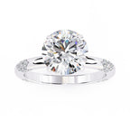 Exquisite VVS1 Diamond Central Stone Ring with Brilliant Side Accents