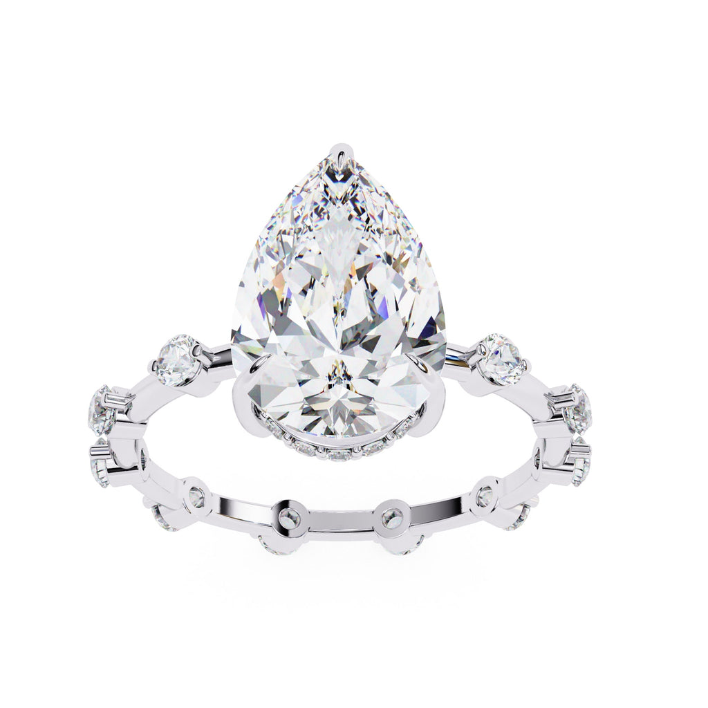 Elegant Central Stone Diamond Ring with Radiant Side Accents