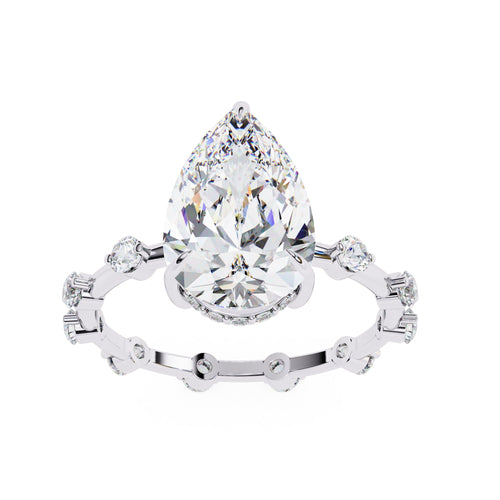 Elegant Central Stone Diamond Ring with Radiant Side Accents