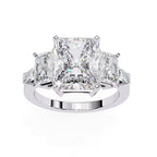 Elegant Central Stone Diamond Ring with Radiant Side Accents