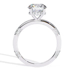 Exquisite VVS1 Diamond Central Stone Ring with Brilliant Side Accents