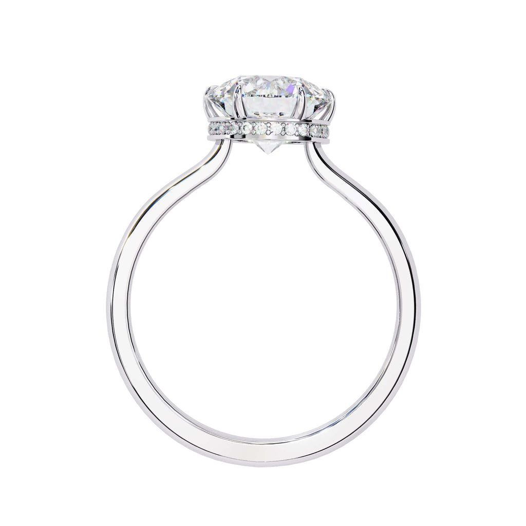 Elegant Central Stone Diamond Ring with Radiant Side Accents