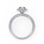 Elegant Central Stone Diamond Ring with Radiant Side Accents