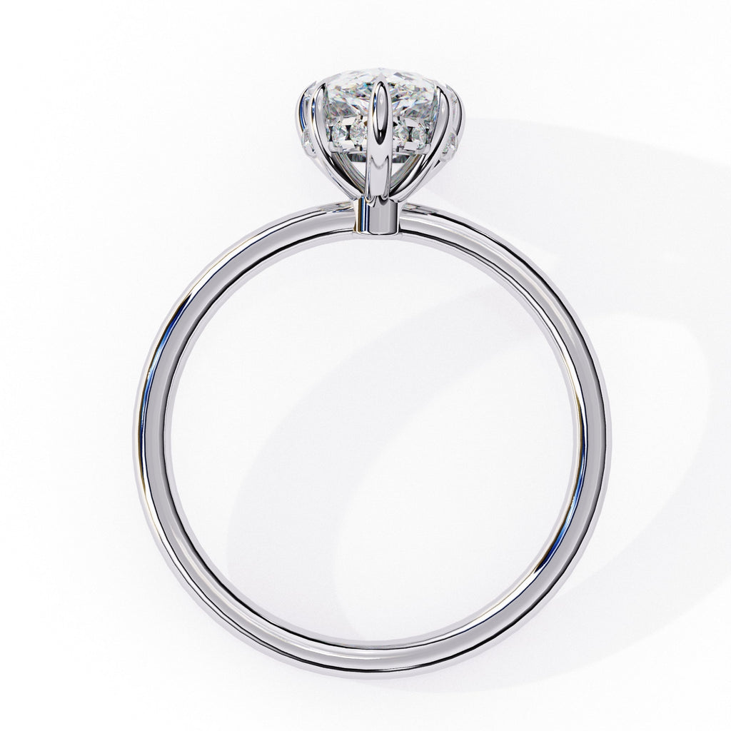 Elegant Central Stone Ring with Shimmering Side Diamonds