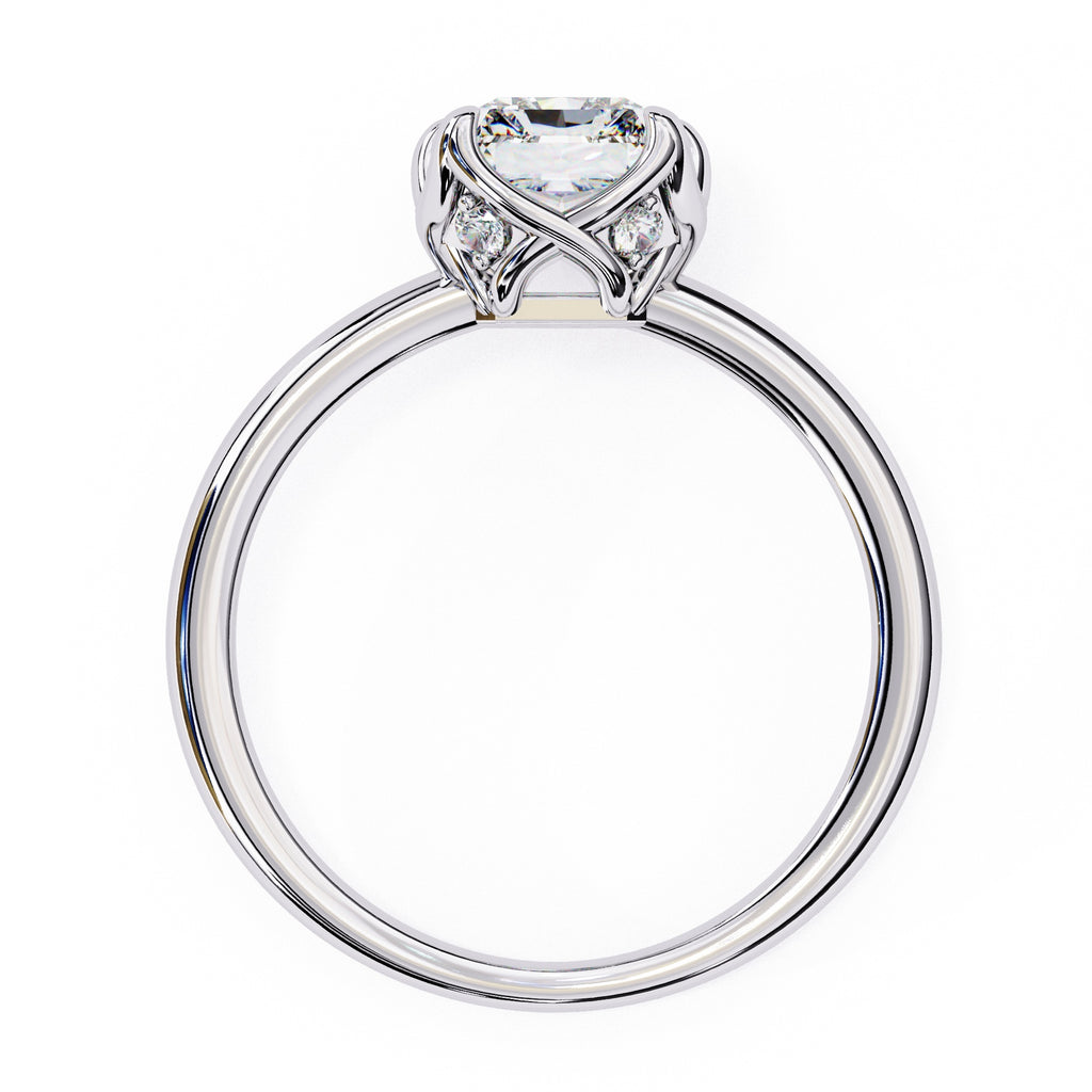 Elegant Central Stone Diamond Ring with Radiant Side Accents