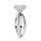Elegant Central Stone Diamond Ring with Radiant Side Accents