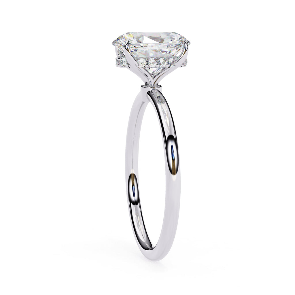 Elegant Central Stone Diamond Ring with Sparkling Side Accents