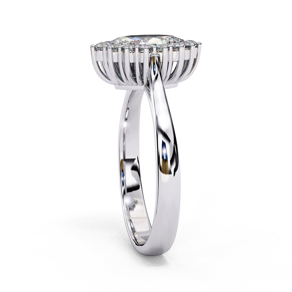 Elegant Central Stone Diamond Ring with Radiant Side Accents