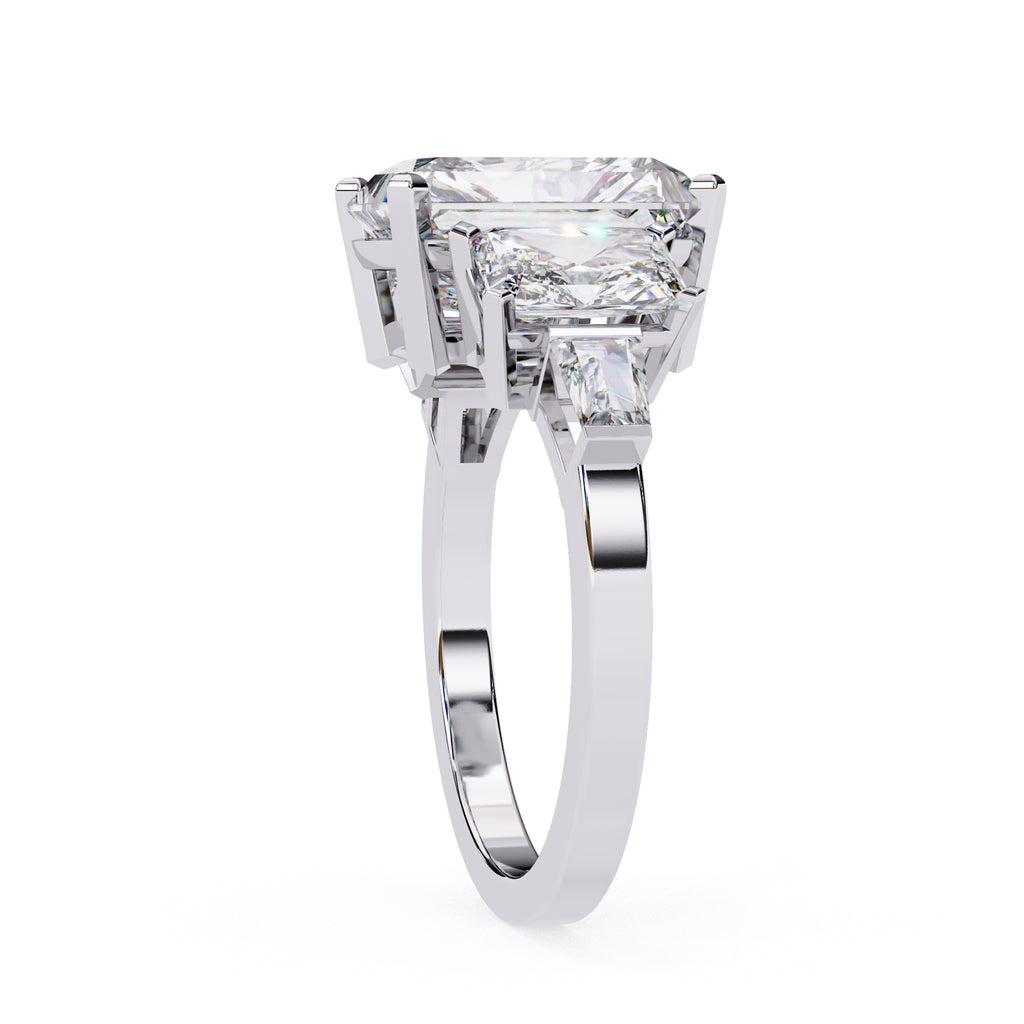 Elegant Central Stone Diamond Ring with Radiant Side Accents