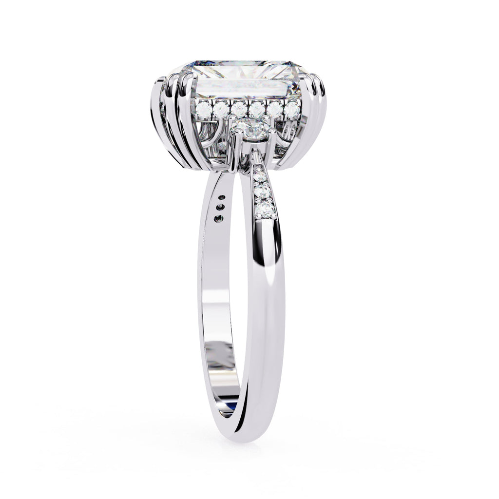Elegant Central Stone Diamond Ring with Radiant Side Accents