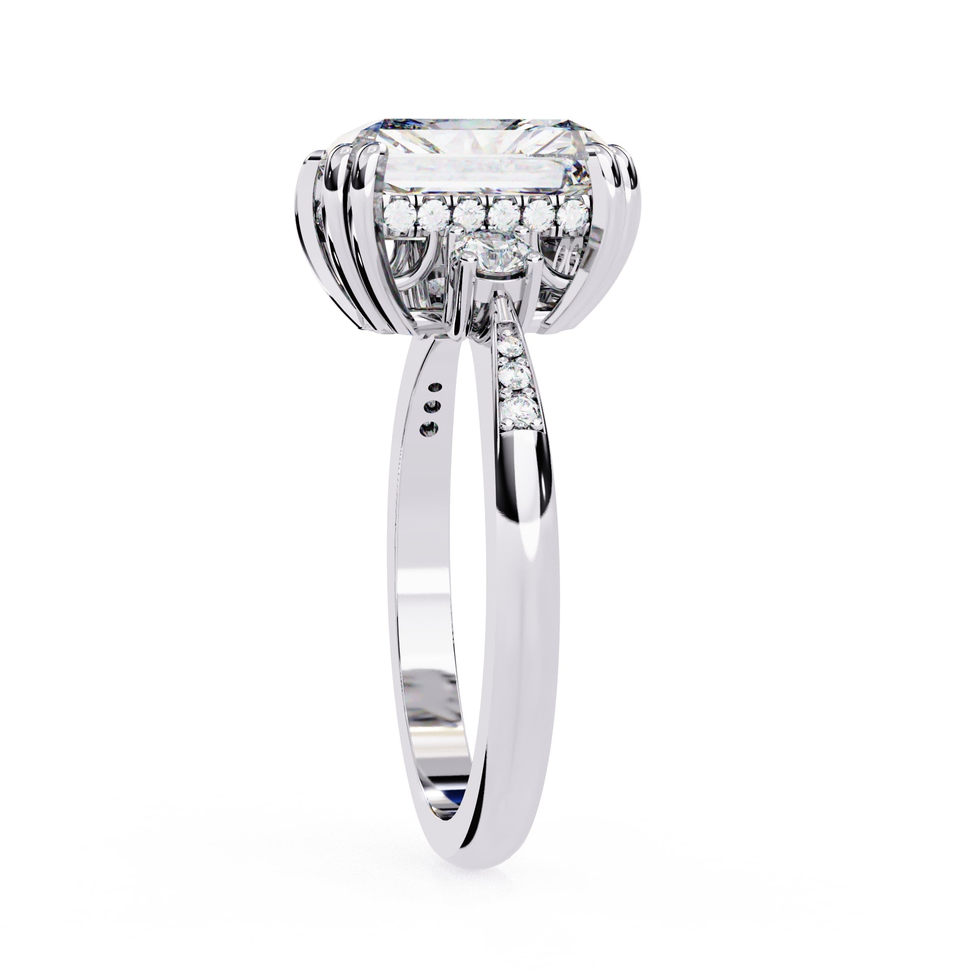 Elegant Central Stone Diamond Ring with Radiant Side Accents