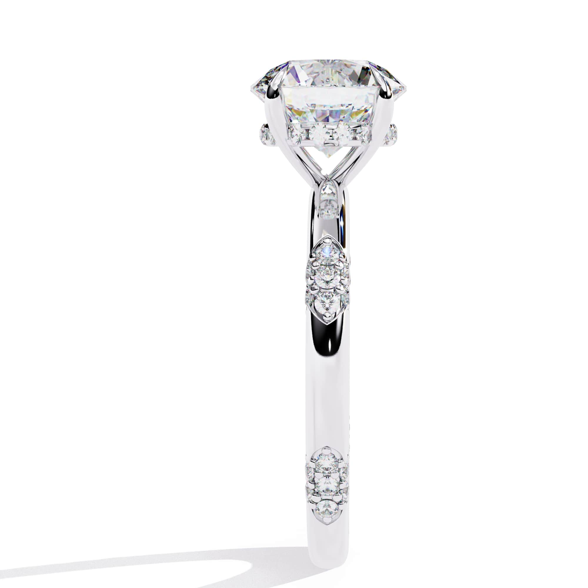 Exquisite VVS1 Diamond Central Stone Ring with Brilliant Side Accents