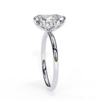 Elegant Central Stone Ring with Shimmering Side Diamonds