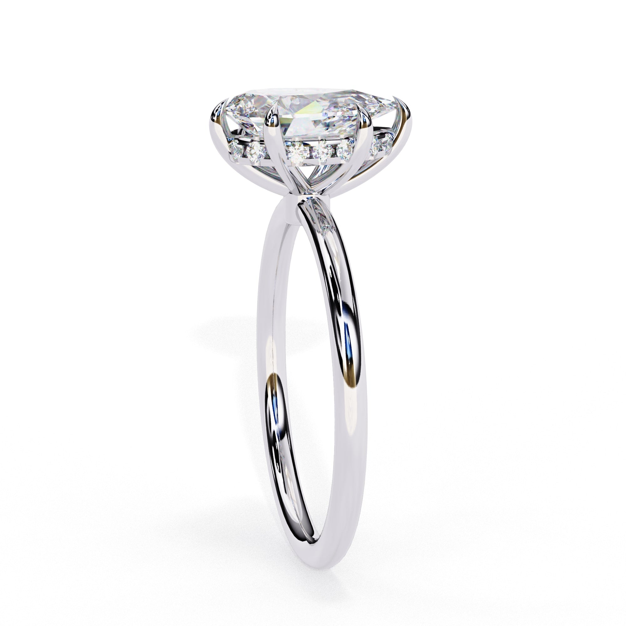 Elegant Central Stone Ring with Shimmering Side Diamonds