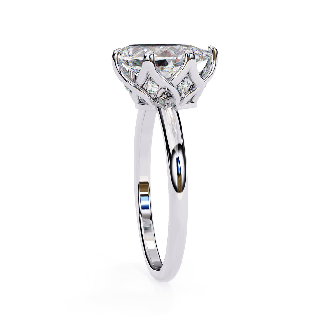 Elegant Central Stone Diamond Ring with Side Accents
