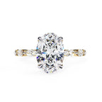 Elegant Diamond Central Stone Ring with Brilliant Side Accents