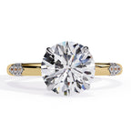 Exquisite VVS1 Diamond Central Stone Ring with Brilliant Side Accents