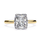 Elegant Central Stone Diamond Ring with Radiant Side Accents
