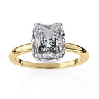 Elegant Central Stone Diamond Ring with Radiant Side Accents