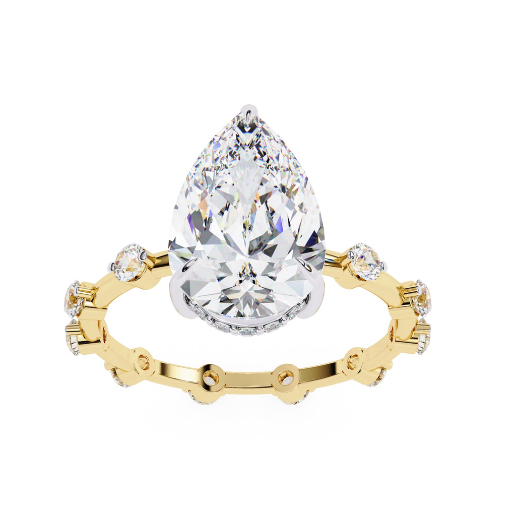 Elegant Central Stone Diamond Ring with Radiant Side Accents