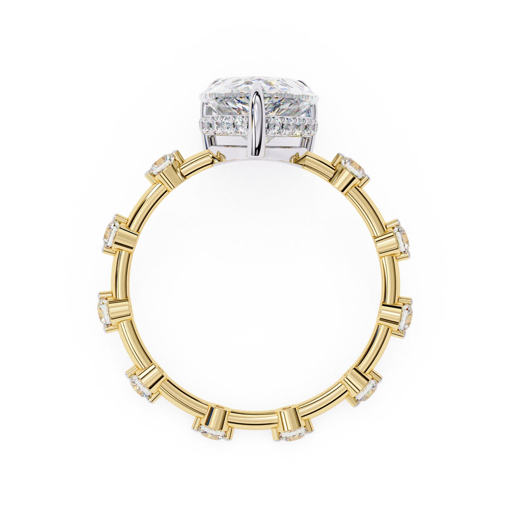 Elegant Central Stone Diamond Ring with Radiant Side Accents