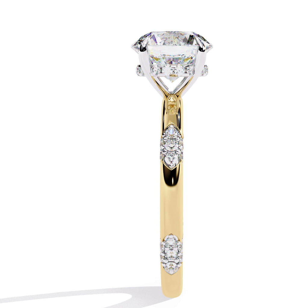 Exquisite VVS1 Diamond Central Stone Ring with Brilliant Side Accents