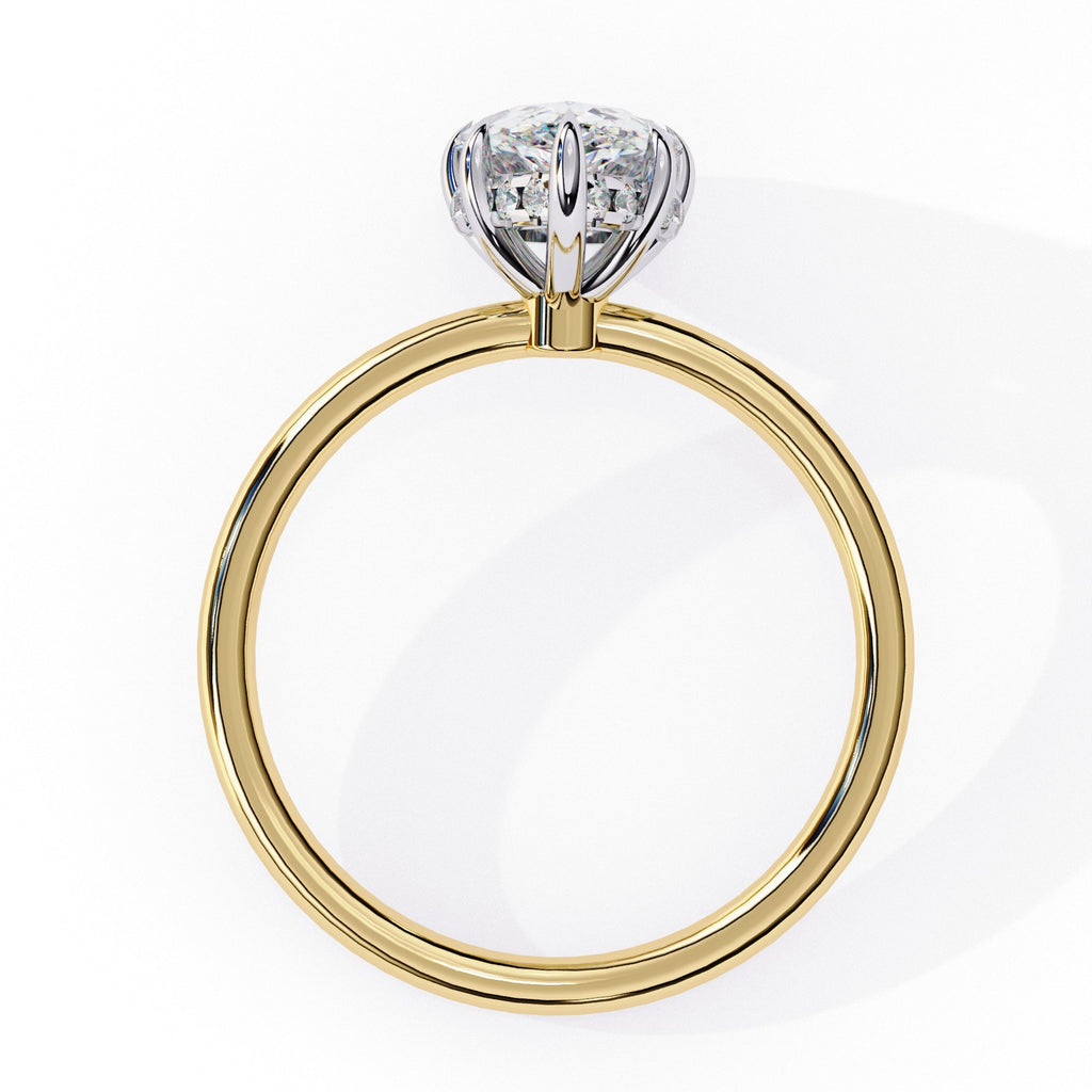 Elegant Central Stone Ring with Shimmering Side Diamonds
