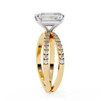 Elegant Central Stone Diamond Ring with Radiant Side Accents