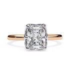 Elegant Central Stone Diamond Ring with Radiant Side Accents