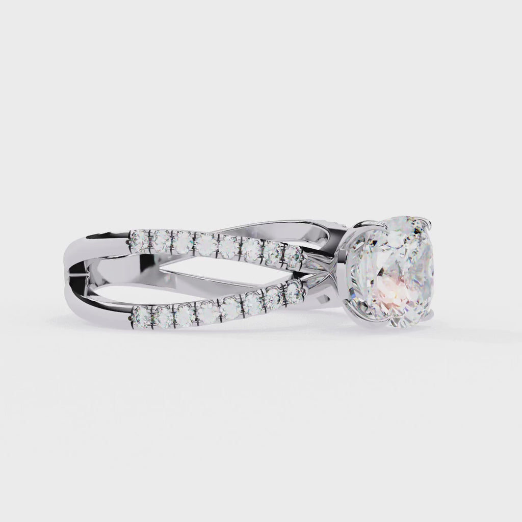 Elegant Central Stone Diamond Ring with Radiant Side Accents