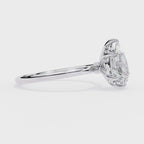 Elegant Central Stone Ring with Shimmering Side Diamonds